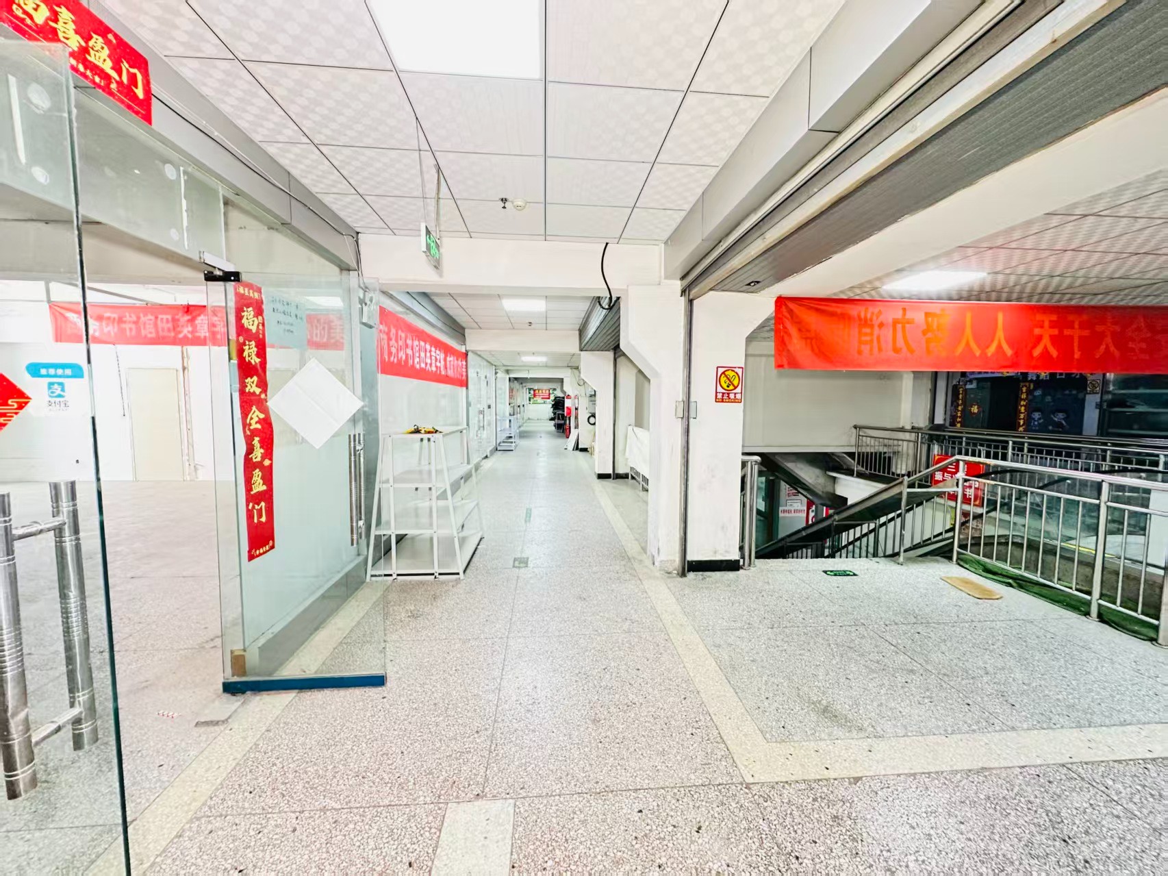 中轴路引入人工智能技术应用场景，推动AI与商业、零售、电商、企业服务等领域融合发展。